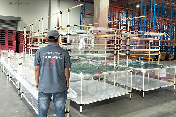 Sukavina giao đơn hàng bàn thao tác cho nhà máy